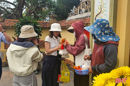 Chấn Chỉnh Nạn Ăn Xin và Chèo Kéo Khách Tại Các Lễ Hội, Đền Chùa